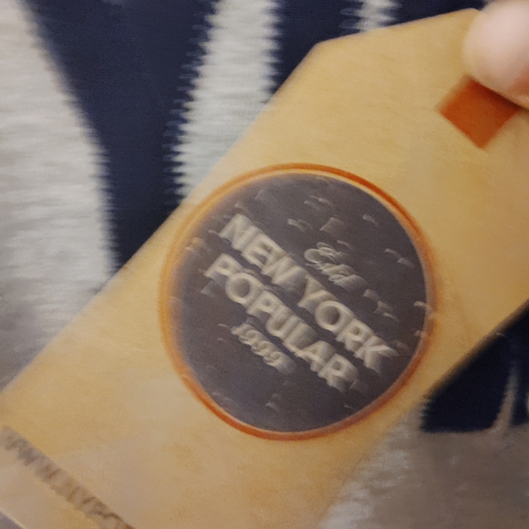 NWT Classic Gray New York Men's Sweatshirt - Picture 4 of 4